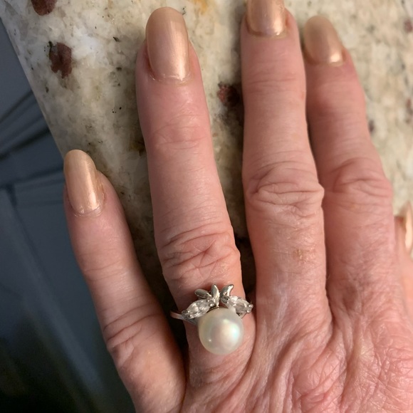 Pearl and Swarovski Ring - Picture 4 of 5